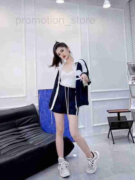 women's two piece pants designer 2023 summer women tracksuits sportsuit lady white blue splicing sunscreen jacket elastic waist shorts
women's two piece pants designer 2023 summer women tracksuits sportsuit lady white blue splicing sunscreen jacket elastic waist shorts