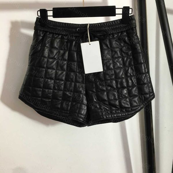 23ss womens shorts womens designer clothing vintage plaid 100% imported sheep leather pants elasticated waist leather shorts women clothes, White;black
23ss womens shorts womens designer clothing vintage plaid 100% imported sheep leather pants elasticated waist leather shorts women clothes, White;black