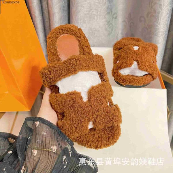 oran outerwear 2023 sandals lady hh plush female slipper wearing shearling insole designer autumn winter h lamb hair one slipper large size
oran outerwear 2023 sandals lady hh plush female slipper wearing shearling insole designer autumn winter h lamb hair one slipper large size