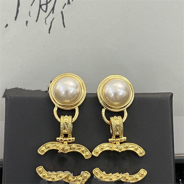 classics earrings designer stud c earing luxury charm women ccity heart diamond pearl earring jewelry womam 451223, Golden;silver
classics earrings designer stud c earing luxury charm women ccity heart diamond pearl earring jewelry womam 451223, Golden;silver