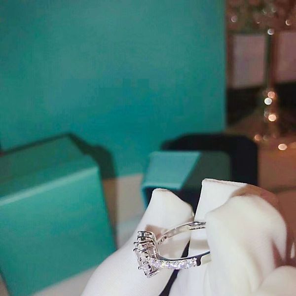 fashionable 925 sterling silver women's wedding square diamond ring luxury classic ring girl valentine's day gift jewelry with box, Slivery;golden
fashionable 925 sterling silver women's wedding square diamond ring luxury classic ring girl valentine's day gift jewelry with box, Slivery;golden
