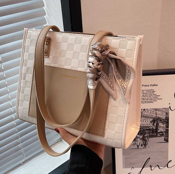 large capacity bag women's bag summer new fashion commuting bag shoulder bag portable tote bag
large capacity bag women's bag summer new fashion commuting bag shoulder bag portable tote bag