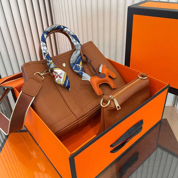 fashion garden bag women totes bag leather handbag scarf horse charm with shoulders straps tote bag wallet purses handbags
fashion garden bag women totes bag leather handbag scarf horse charm with shoulders straps tote bag wallet purses handbags