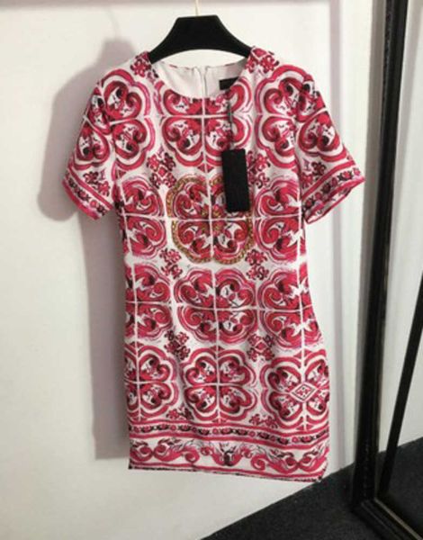 summer red print dress fashion designers skirt refined version beading full retro print round neck short sleeve slim skirt dress for woman 5, Black;gray
summer red print dress fashion designers skirt refined version beading full retro print round neck short sleeve slim skirt dress for woman 5, Black;gray