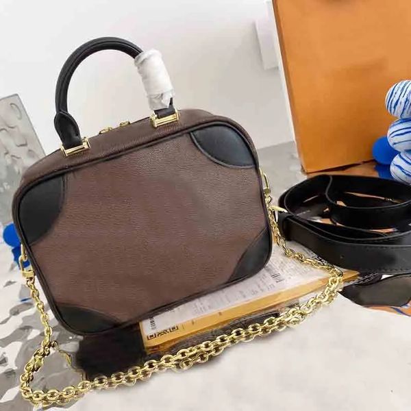 2022 retro check pattern small box classic chain shoulder bag genuine leather lattice chains hard interior zipper pocket designers women tot, Black;red
2022 retro check pattern small box classic chain shoulder bag genuine leather lattice chains hard interior zipper pocket designers women tot, Black;red