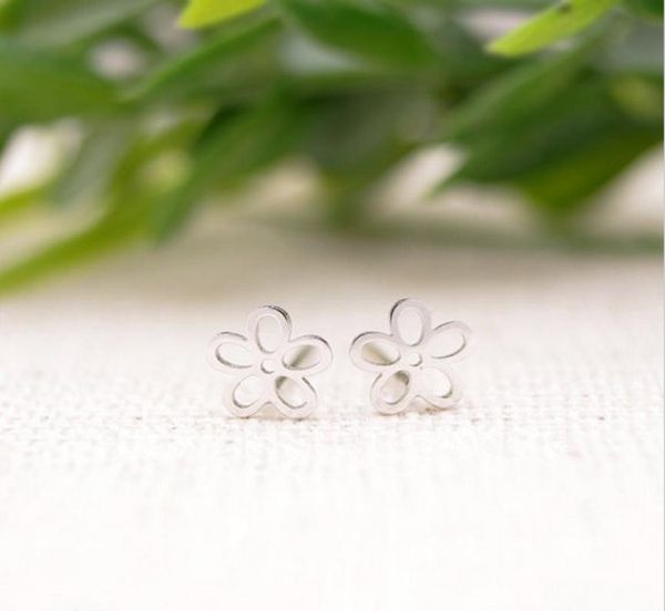 2016 fashion hollow out flowers stud earrings hollow out surface painting flowers mixed color whole women holiday gi6253057, Golden;silver
2016 fashion hollow out flowers stud earrings hollow out surface painting flowers mixed color whole women holiday gi6253057, Golden;silver
