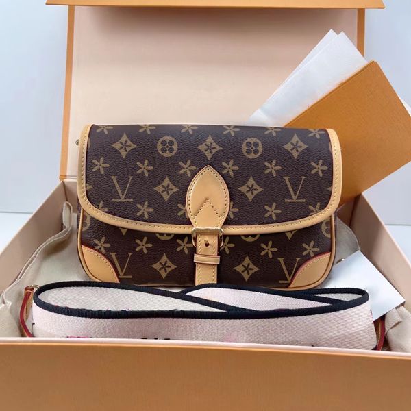 m45985 fashion city baguette clutch bags luxurys designer m46386 diane shoulder envelope tote bag womens purse men genuine leather crossbody
m45985 fashion city baguette clutch bags luxurys designer m46386 diane shoulder envelope tote bag womens purse men genuine leather crossbody