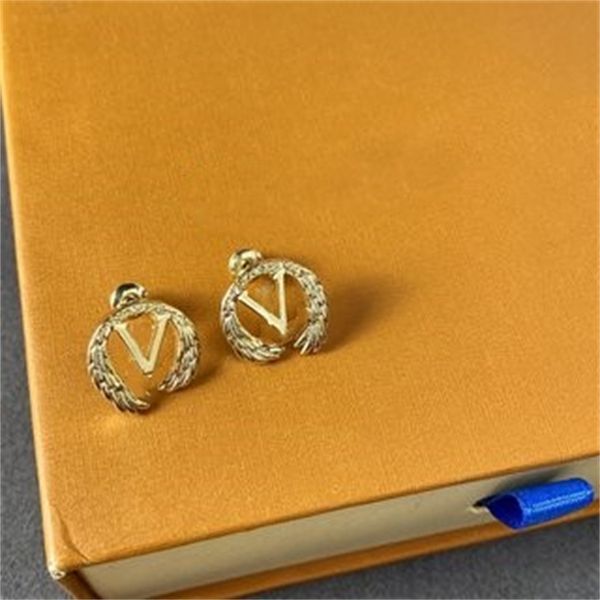 luxury earring luis design vuttonity letter earring jewelry jewelry stud, Golden;silver
luxury earring luis design vuttonity letter earring jewelry jewelry stud, Golden;silver