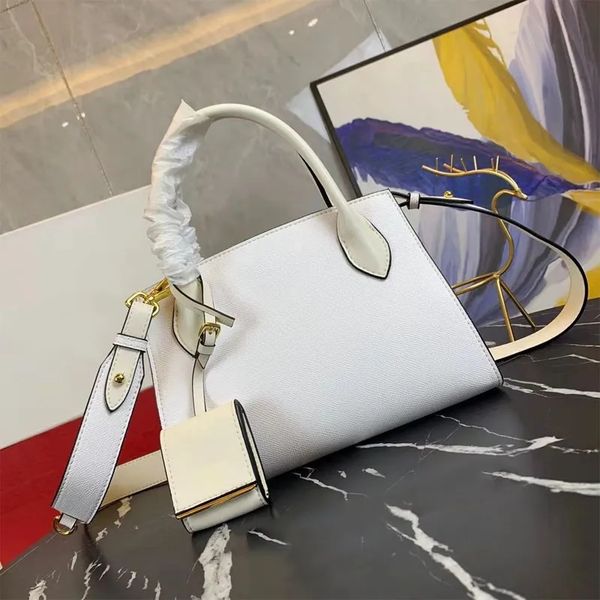 new style female tote favorite genuine leather handbag plain chains letter hard l canvas solid bag waterproof large handbags composite white, Black;red
new style female tote favorite genuine leather handbag plain chains letter hard l canvas solid bag waterproof large handbags composite white, Black;red