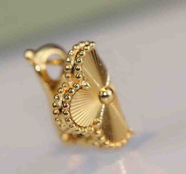 2023 v gold material charm flower pendant earring in 18k real gold plated for women wedding gift jewelry have box stamp ps7245b, Golden
2023 v gold material charm flower pendant earring in 18k real gold plated for women wedding gift jewelry have box stamp ps7245b, Golden