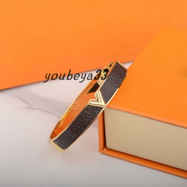 designer brown lenther bangle stainless steel love bracelets rose gold bangles women man screw bracelet old flower grid couple classic diamo, Black
designer brown lenther bangle stainless steel love bracelets rose gold bangles women man screw bracelet old flower grid couple classic diamo, Black