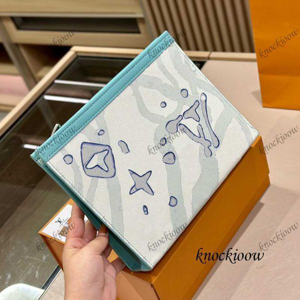 luxury bag designer bag clutch bag wallet embossed leather bag can put cell phone tablet computer men and women universal handbag 230707
luxury bag designer bag clutch bag wallet embossed leather bag can put cell phone tablet computer men and women universal handbag 230707