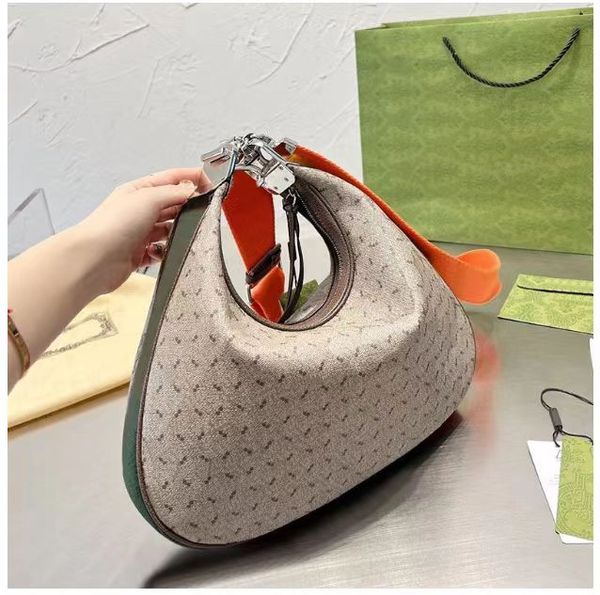 fashion half moon tramp crescent bag shoulder crossbody bag multi-color ribbon 702823 699409 women's casual designer luxury accessory b
fashion half moon tramp crescent bag shoulder crossbody bag multi-color ribbon 702823 699409 women's casual designer luxury accessory b