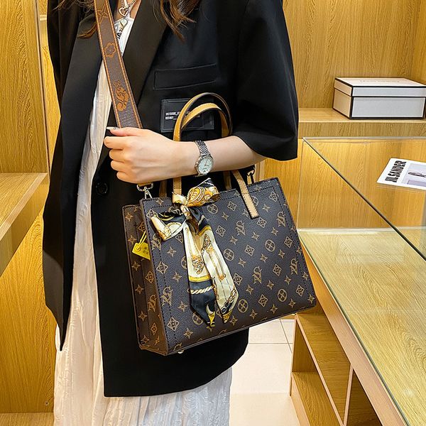 pu tote bags leather handbags fashion versatile bag simple large capacity shoulder bag handbag messenger silk scarf casual mom's bag
pu tote bags leather handbags fashion versatile bag simple large capacity shoulder bag handbag messenger silk scarf casual mom's bag