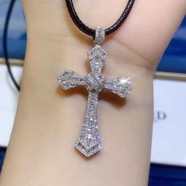 Hq Gems 18k White Gold Cross Si2 Natural Real Diamond Stone Pendant Necklace for Men
Hq Gems 18k White Gold Cross Si2 Natural Real Diamond Stone Pendant Necklace for Men