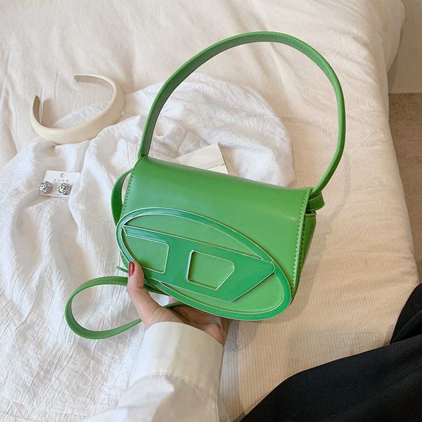 women's niche design 2023 spring/summer new personalized trendy flip dingdang fashion one shoulder crossbody bag
women's niche design 2023 spring/summer new personalized trendy flip dingdang fashion one shoulder crossbody bag