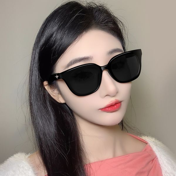 2023 new sunglasses for women in europe and america, slimming and high-end star shaped glasses, retro large face, small red book polarizing, White;black
2023 new sunglasses for women in europe and america, slimming and high-end star shaped glasses, retro large face, small red book polarizing, White;black