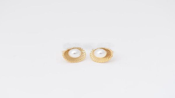 2016 new fashion pearls and shell earrings silver plated zinc alloy female cute little earrings whole festival gift8214027, Golden;silver
2016 new fashion pearls and shell earrings silver plated zinc alloy female cute little earrings whole festival gift8214027, Golden;silver