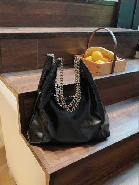chain tote bag high capacity bag spring/summer new bag fashion commuter women's bag shoulder bag
chain tote bag high capacity bag spring/summer new bag fashion commuter women's bag shoulder bag