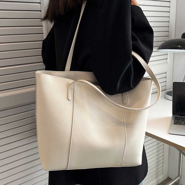 large bag women's large capacity bag new summer shoulder bag with versatile texture. commuter tote bag is popular this year
large bag women's large capacity bag new summer shoulder bag with versatile texture. commuter tote bag is popular this year