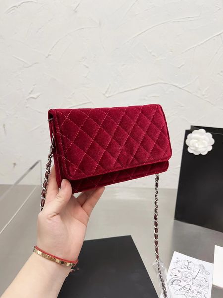 new 23ss designer bag temperament personality diamond plaid soft shoulder bag gold ball woc chain flap leather cowhide strap treatment bag c
new 23ss designer bag temperament personality diamond plaid soft shoulder bag gold ball woc chain flap leather cowhide strap treatment bag c