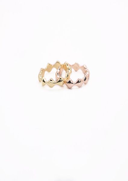trendy wavy ring simple style gold silver rose three color optional suitable for men and women environmental protection material3642128, Golden;silver
trendy wavy ring simple style gold silver rose three color optional suitable for men and women environmental protection material3642128, Golden;silver