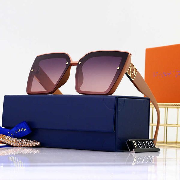 Fashion Lou top cool sunglasses new style personalized women's large frame Polarized Sunglasses progressive two-color sunshade glasses with original box
Fashion Lou top cool sunglasses new style personalized women's large frame Polarized Sunglasses progressive two-color sunshade glasses with original box