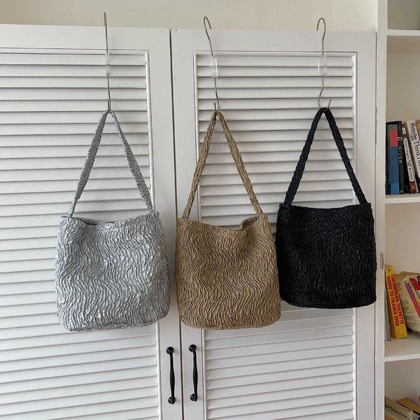 ins girls' heart fold women's bag one shoulder tote bag portable small fresh women's canvas shopping bag underarm bag
ins girls' heart fold women's bag one shoulder tote bag portable small fresh women's canvas shopping bag underarm bag