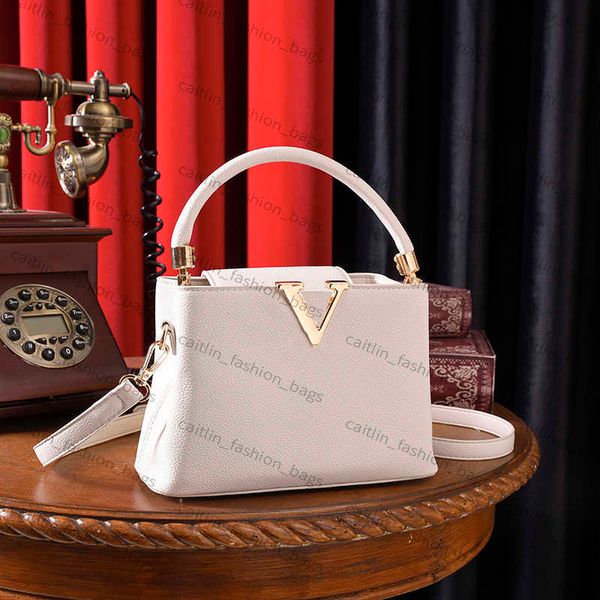 tote bags original style quality genuine leather v lock decoration postman bag portable female handbag shoulder bags handbags caitlin_fashio
tote bags original style quality genuine leather v lock decoration postman bag portable female handbag shoulder bags handbags caitlin_fashio