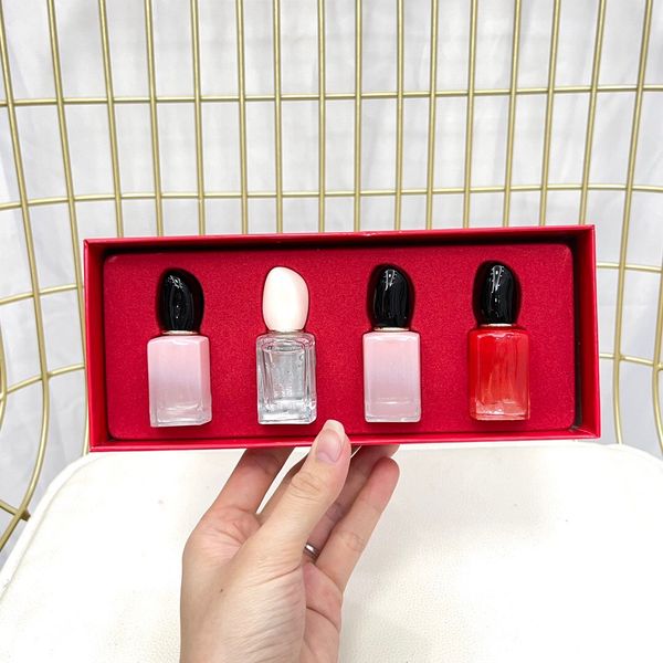 luxury goods a set of four pieces of perfume men and women have packaging, a variety of styles to choose from, support customization
luxury goods a set of four pieces of perfume men and women have packaging, a variety of styles to choose from, support customization