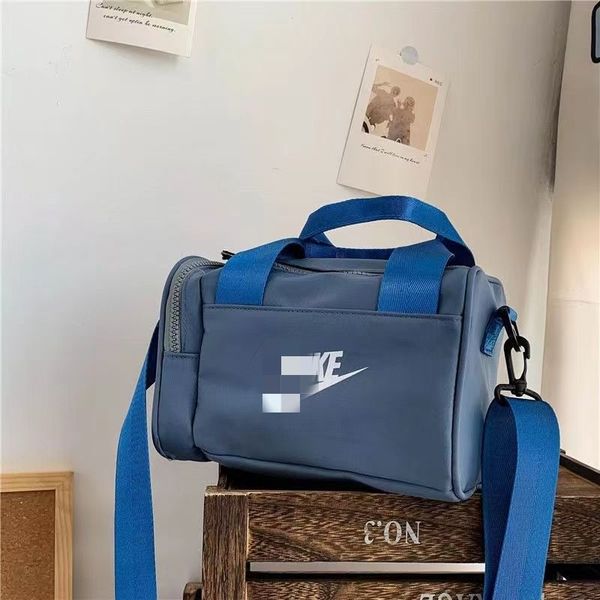 new large capacity high-grade simple foreign style single shoulder hand crossbody bag fashion leisure bag manufacturers direct sales
new large capacity high-grade simple foreign style single shoulder hand crossbody bag fashion leisure bag manufacturers direct sales