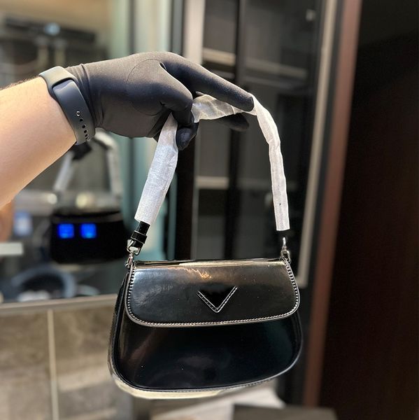 designers underarm bag luxurys patent leather glossy reflective fashion shoulder bags europe and america clutch purse
designers underarm bag luxurys patent leather glossy reflective fashion shoulder bags europe and america clutch purse