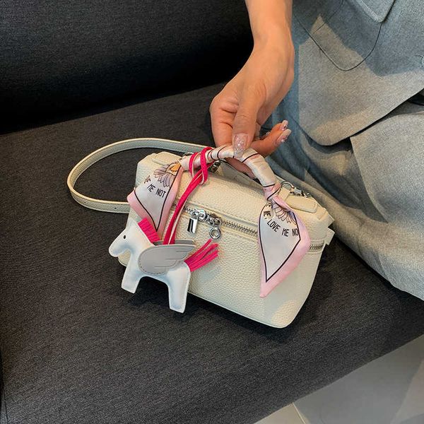 advanced and fashionable 2023 new women's summer popular crossbody handheld small square bag
advanced and fashionable 2023 new women's summer popular crossbody handheld small square bag