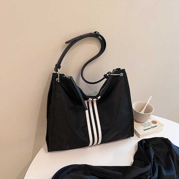 large capacity bag women's bag new fashion summer versatile shoulder bag commuter contrast stripe underarm tote bag
large capacity bag women's bag new fashion summer versatile shoulder bag commuter contrast stripe underarm tote bag