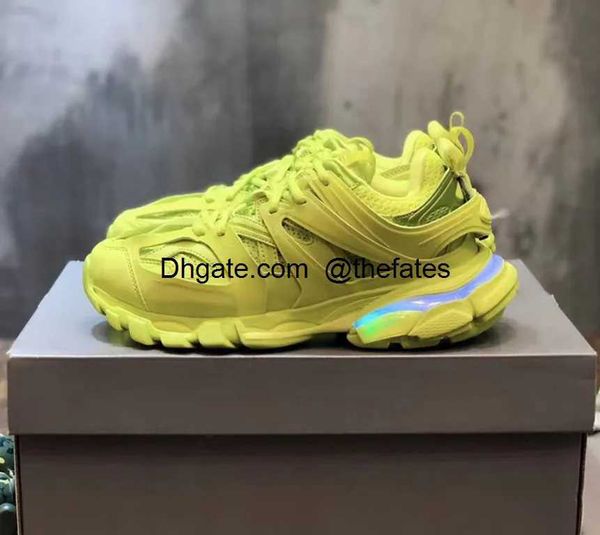 track new fashion designer led 3 3.0 shoes men women sneakers triple black white pink blue orange yellow green tess.s. gomma sneaker tracks, White;red
track new fashion designer led 3 3.0 shoes men women sneakers triple black white pink blue orange yellow green tess.s. gomma sneaker tracks, White;red