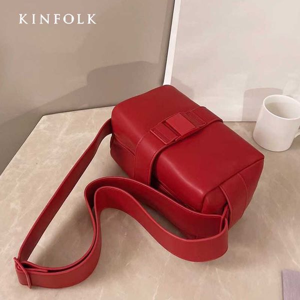 trendy cool fashion shiny broadband messenger bag mini square toast bag sports travel bag 2022 new square bag 230708
trendy cool fashion shiny broadband messenger bag mini square toast bag sports travel bag 2022 new square bag 230708