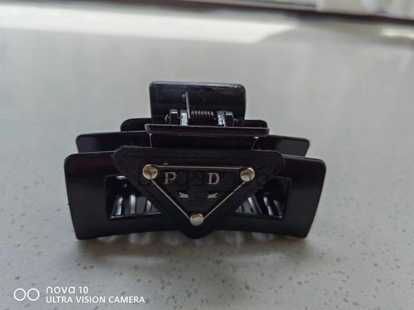 popular long claw clip black luxury women's designer women's hair girl brand letter inverted triangle design fashion hair clip, Slivery;golden
popular long claw clip black luxury women's designer women's hair girl brand letter inverted triangle design fashion hair clip, Slivery;golden