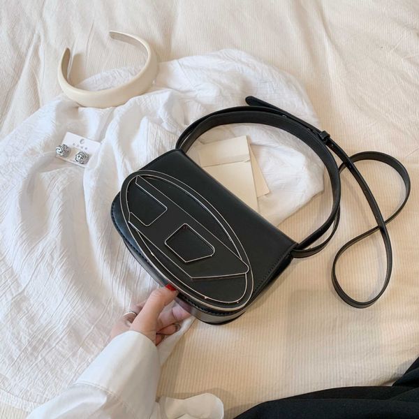 2023 spring style fresh pu daily matching new women's one shoulder crossbody handheld trendy small square bag
2023 spring style fresh pu daily matching new women's one shoulder crossbody handheld trendy small square bag