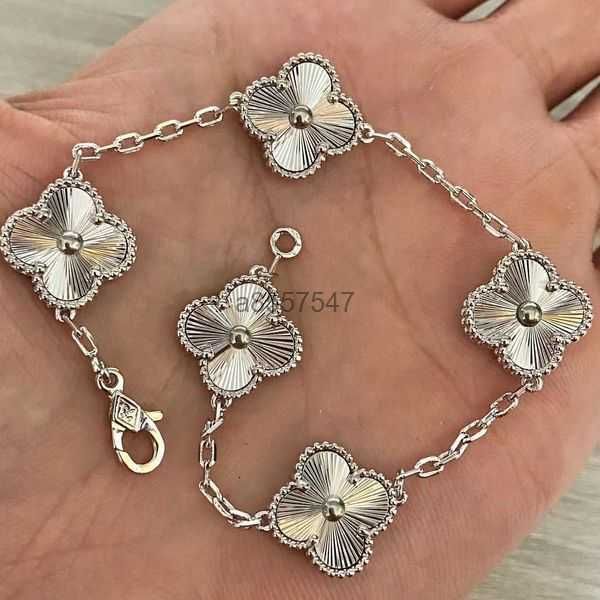 bracelet luxury designer pearl 4 leaf 18k gold laser brand bangle charm bracelets necklace earrings wedding 2agcj 14d11, Golden;silver
bracelet luxury designer pearl 4 leaf 18k gold laser brand bangle charm bracelets necklace earrings wedding 2agcj 14d11, Golden;silver