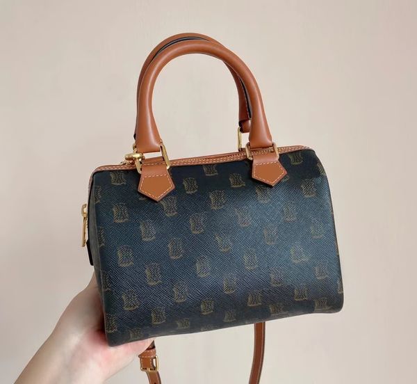 man designer mini triomphe canvas boston bag luxury fashion celiny handbags clutch shoulder bag womens genuine leather brown flower crossbod
man designer mini triomphe canvas boston bag luxury fashion celiny handbags clutch shoulder bag womens genuine leather brown flower crossbod