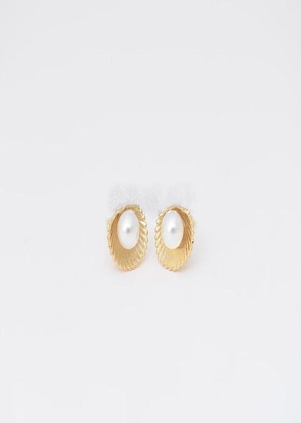 2016 new fashion pearls and shell earrings silver plated zinc alloy female cute little earrings whole festival gift3387180, Golden;silver
2016 new fashion pearls and shell earrings silver plated zinc alloy female cute little earrings whole festival gift3387180, Golden;silver