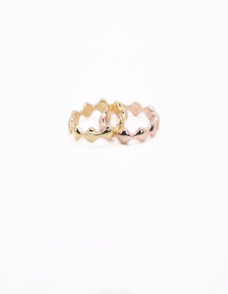 trendy wavy ring simple style gold silver rose three color optional suitable for men and women environmental protection material2787655, Golden;silver
trendy wavy ring simple style gold silver rose three color optional suitable for men and women environmental protection material2787655, Golden;silver
