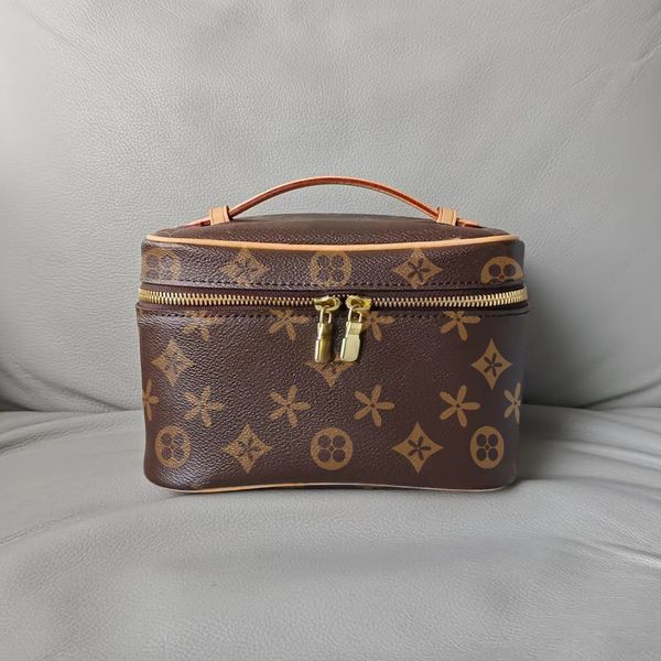 fashion genuine leather cosmetic bags nice vanity women's men totes crossbody luxury designer shopping wallet travel m44935 large pocke
fashion genuine leather cosmetic bags nice vanity women's men totes crossbody luxury designer shopping wallet travel m44935 large pocke