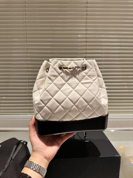 backpack, niche commuting, high-end sense, wandering bag, women's fashion chain, bucket, single backpack
backpack, niche commuting, high-end sense, wandering bag, women's fashion chain, bucket, single backpack