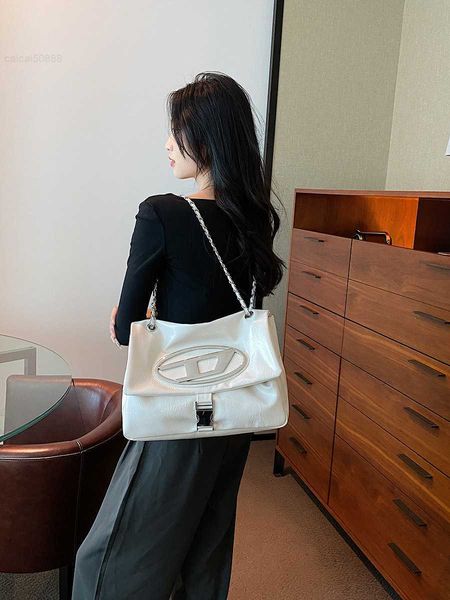 british style minimalist temperament chain bag fashionable large capacity women's bag 2023 summer popular one shoulder diagonal straddl
british style minimalist temperament chain bag fashionable large capacity women's bag 2023 summer popular one shoulder diagonal straddl