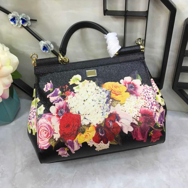 flowers luxurys handbag women designer elegant shoulder bags cowhide shopper crossbody mirror-quality cowhide lady rose purse 230715
flowers luxurys handbag women designer elegant shoulder bags cowhide shopper crossbody mirror-quality cowhide lady rose purse 230715
