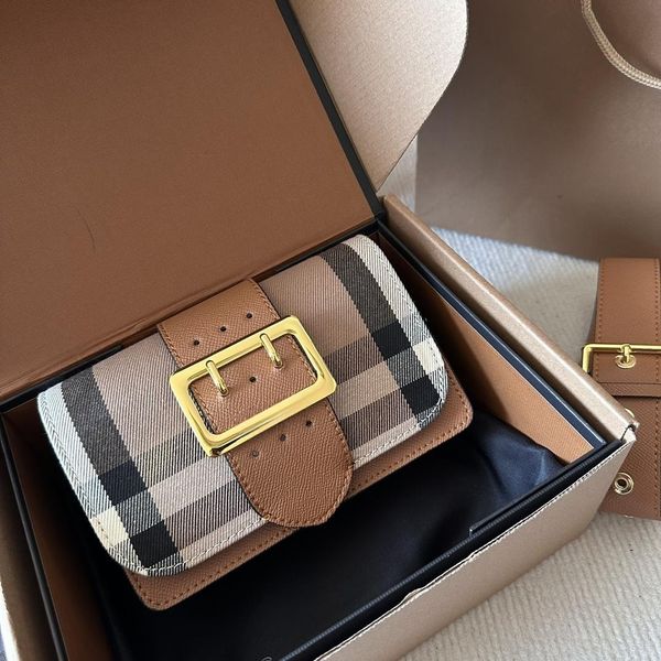 classic plaid wide shoulder strap canvas buckle small square bag single shoulder crossbody women's bag
classic plaid wide shoulder strap canvas buckle small square bag single shoulder crossbody women's bag