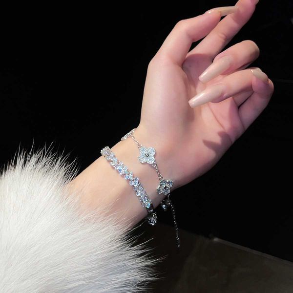 full diamond four leaf flower and grass bracelet female zircon light luxury small popular design high grade exquisite cold cool style, Golden;silver
full diamond four leaf flower and grass bracelet female zircon light luxury small popular design high grade exquisite cold cool style, Golden;silver