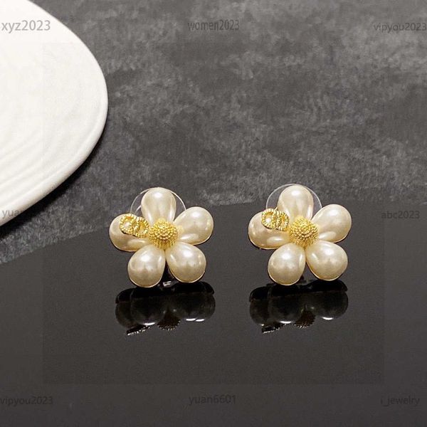 women designer earrings yellow brass jewelry fashion pearl petal design earring #including box new product, Golden;silver
women designer earrings yellow brass jewelry fashion pearl petal design earring #including box new product, Golden;silver