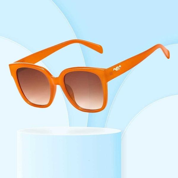 new box large frame fashionable trendy street ps runway shows sunglasses popular on the internet and same trend, White;black
new box large frame fashionable trendy street ps runway shows sunglasses popular on the internet and same trend, White;black